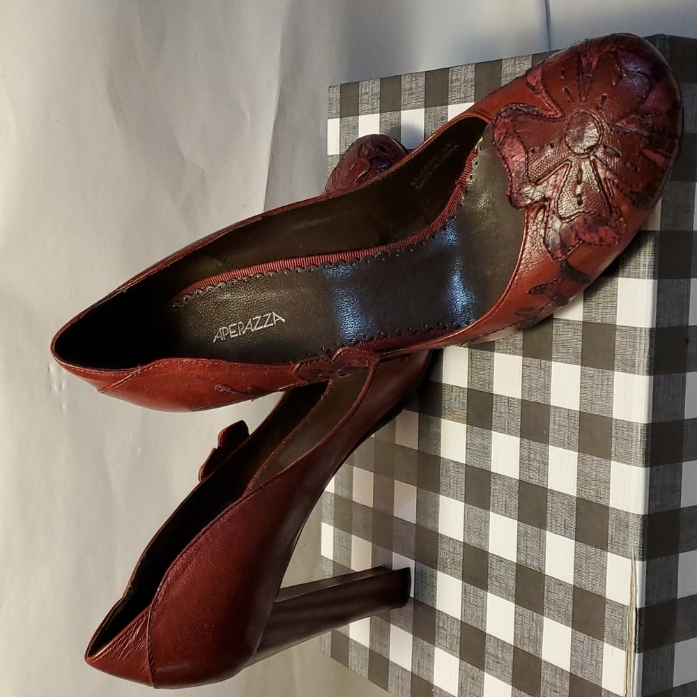 Apepazza Salerno Burgundy Floral Embellished Pumps Size 8 US or 39 EUR.